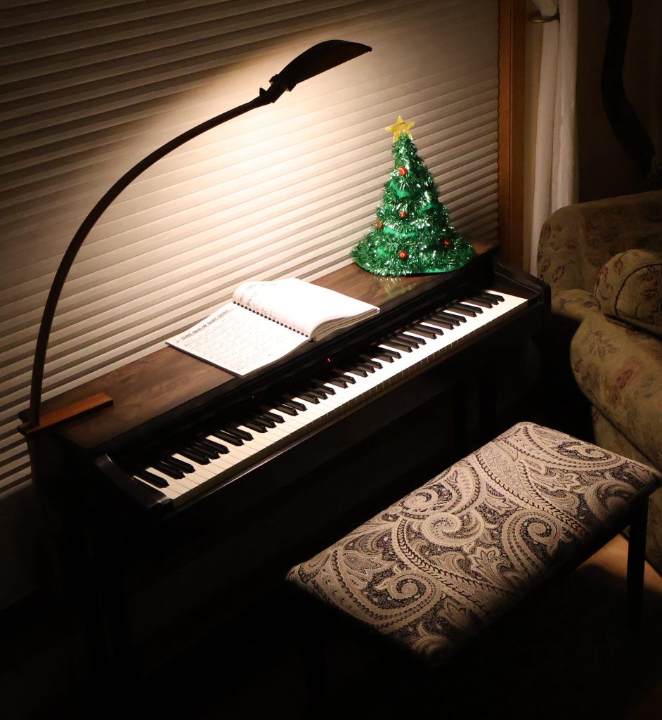 balance lamp with piano